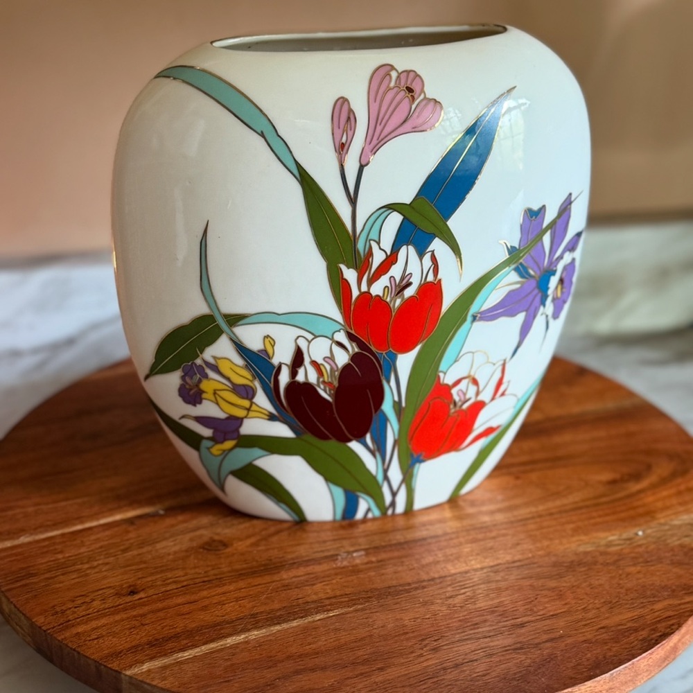 Vintage TOYO JAPANESE ROYAL VASE